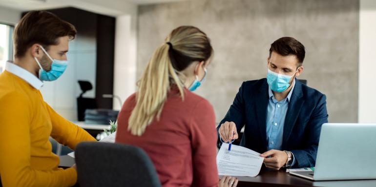 ¿Puedo venderle mi casa a un banco?